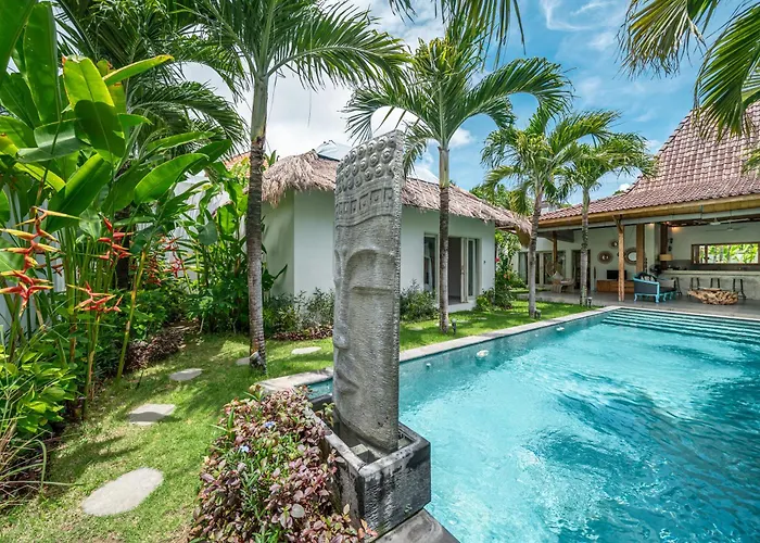Palm Tree - Huge 4bd Center Villa *
