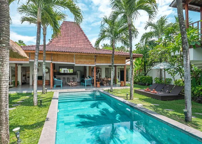 Palm Tree - Huge 4bd Center Villa *