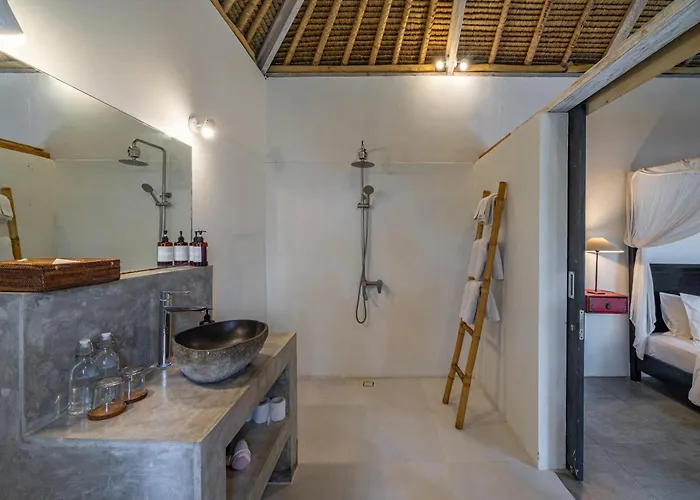 Palm Tree - Huge 4bd Center Villa Seminyak